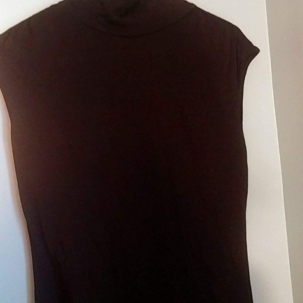 Black sleeveless shirt